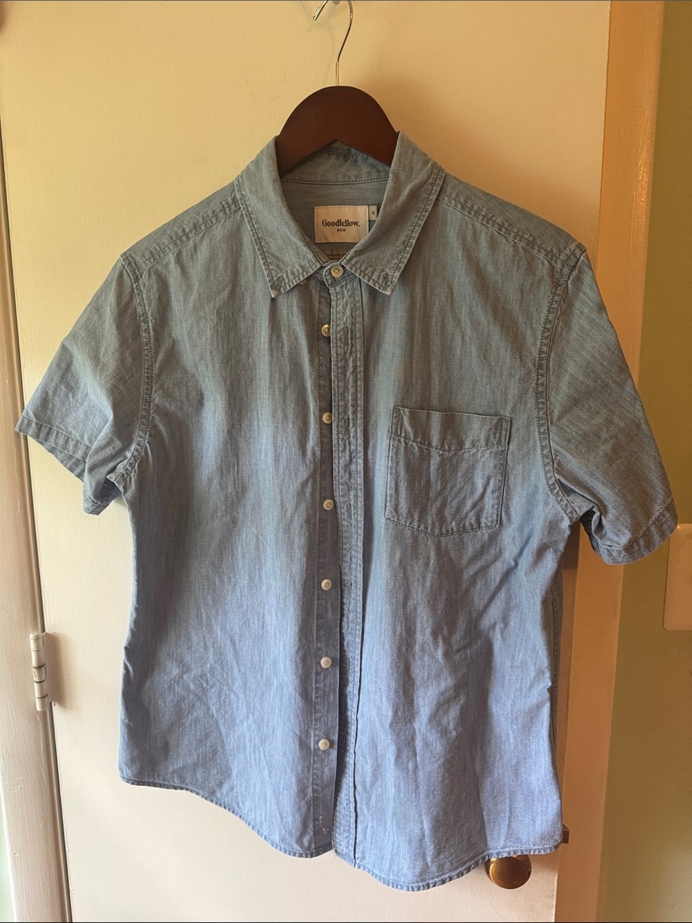 Goodfellow & Co Men’s Light Blue Short-Sleeve Button-Down Shirt
